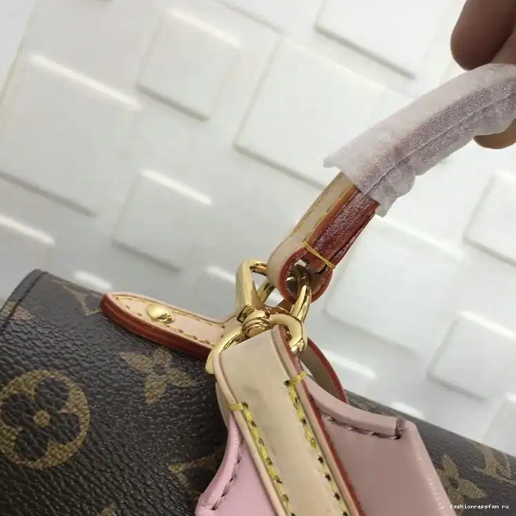 Fashionrepsfam ru LV 19T1L0219 Bags 0508